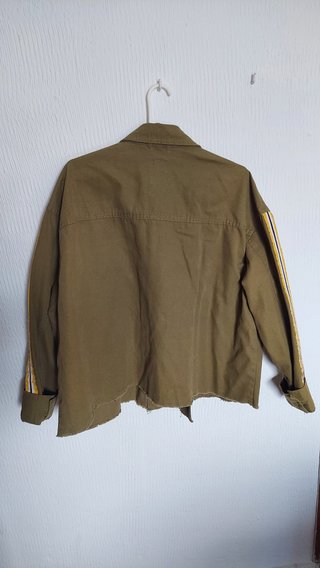 Chaqueta militar estilo cargo verde
