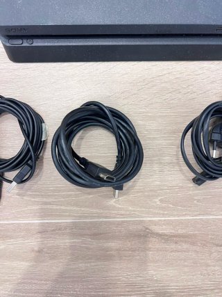 PS4 Slim 1TB Nero + 2 Giochi + Controller
