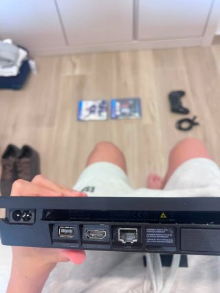 PS4 Slim 1TB Nero + 2 Giochi + Controller