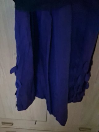 Vestido morado con cinturón negro