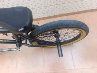 Bicicleta BMX negra