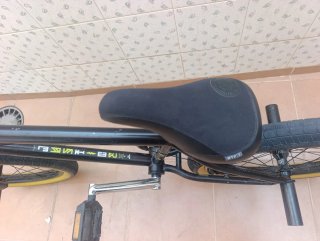 Bicicleta BMX negra