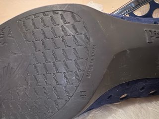 Zapatos de tacón azul marino