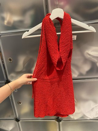 Top rojo con textura zara