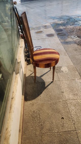 5 Sillas antiguas con rejilla