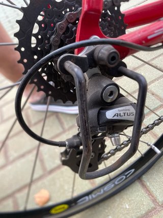 Bicicleta de carretera ATK Roja