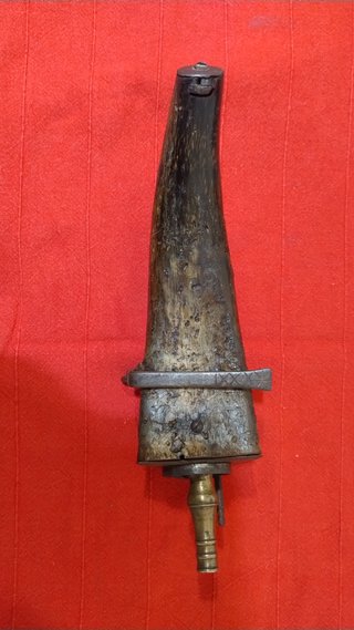 Polvorera de cuerno antigua 1840-1870