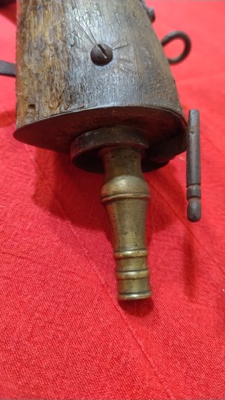 Polvorera de cuerno antigua 1840-1870