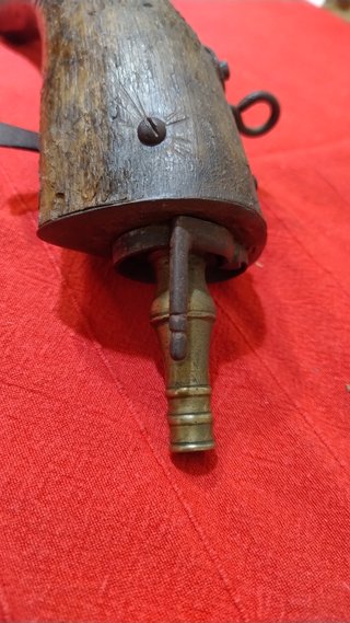 Polvorera de cuerno antigua 1840-1870