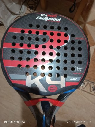 Palas de pádel Kombat Force Algunos rasguños.
