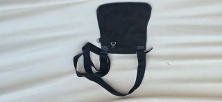 Bolso bandolera Guess negro nylon