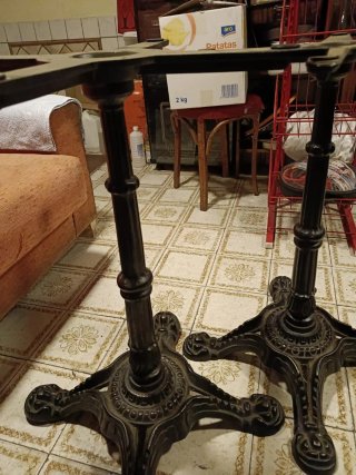 Mesa antigua pata hierro forjado madera