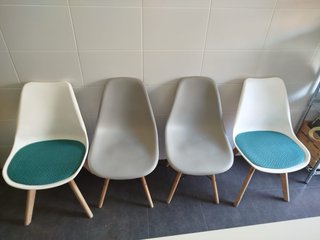 Mesa blanca 120x80 cm y 4 sillas