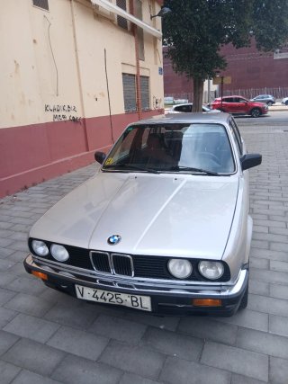 BMW e30 320i