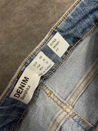 Jeans blu strappati uomo