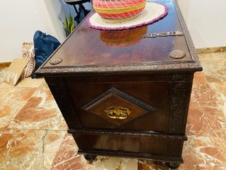 Baul de madera maciza