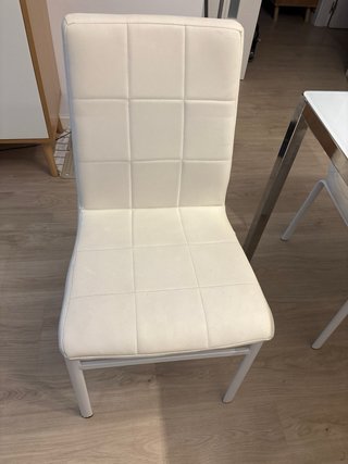 Mesa de comedor y 4 sillas