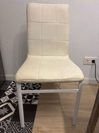 Mesa de comedor y 4 sillas