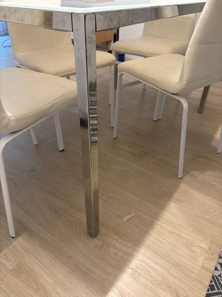Mesa de comedor y 4 sillas