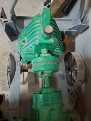 Bomba de agua industrial verde