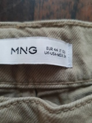 Pantalón cargo beige talla 44