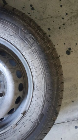 Neumático Furgoneta 215/75R16C