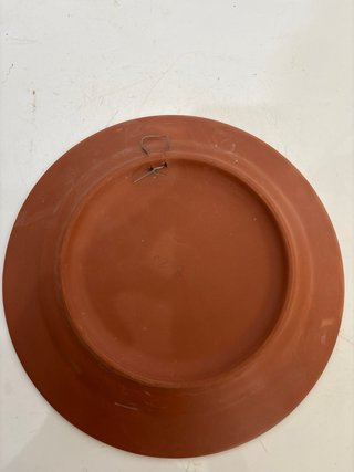 Plato de cerámica decorado a mano