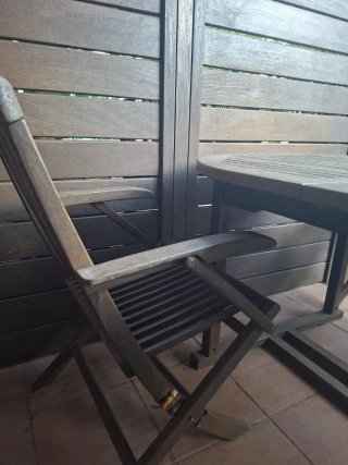 Mesa extensible 140 cm x 107 cm  y 4 sillas