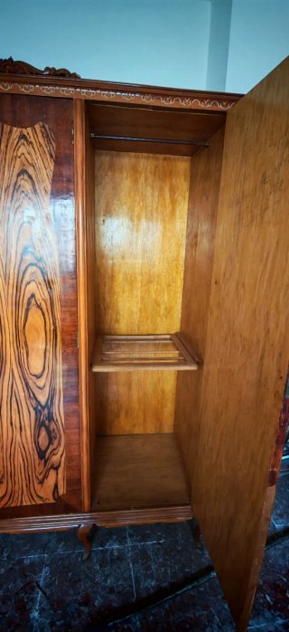 Armario de madera vintage