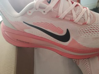 Nike Vomero 18 T43 Rosa/Naranja