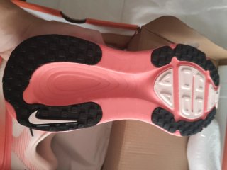 Nike Vomero 18 T43 Rosa/Naranja