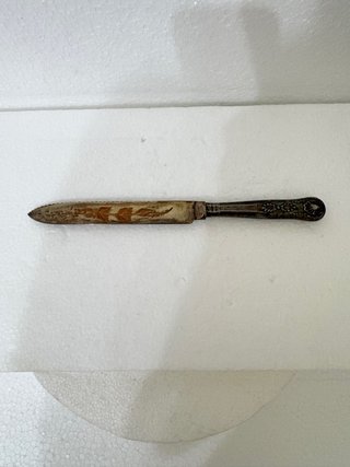 Coltello antico decorato