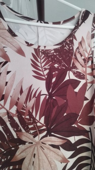 Vestido sin mangas estampado hojas tropicales