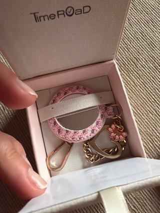 Cadena con espejo, pulsera y caja