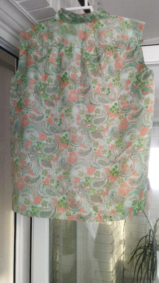 Blusa sin mangas estampada