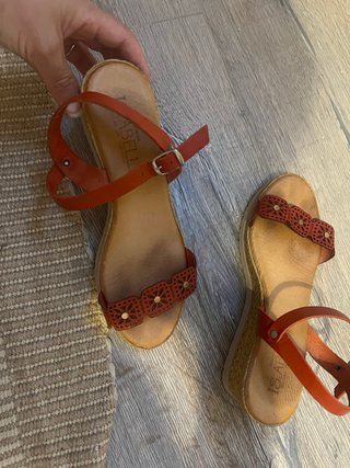 Sandalias Isabel Cuña Roja y Beige