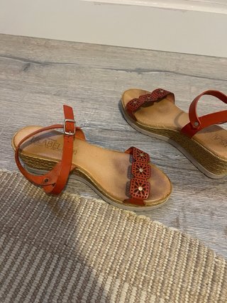 Sandalias Isabel Cuña Roja y Beige
