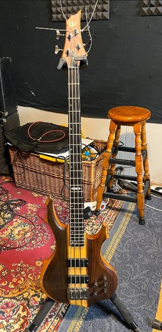 Bajo ESP LTD F-4E 4 cuerdas