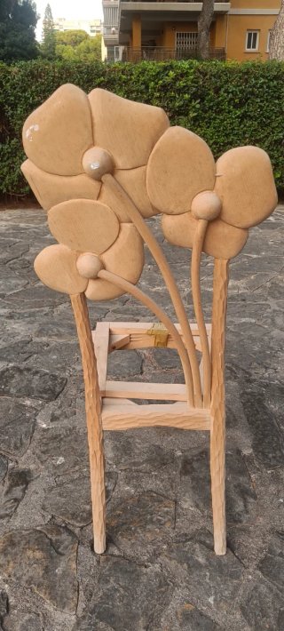 Silla artesanal madera flores modernista