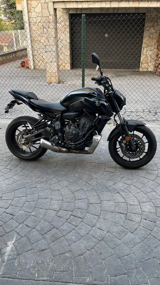 Yamaha MT-07 2023 Negra 4800km LIMITADA A2