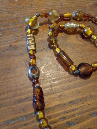 Collar de cuentas color ámbar