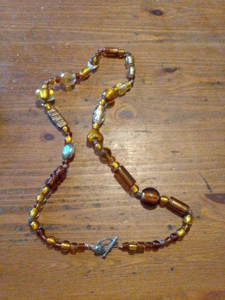 Collar de cuentas color ámbar