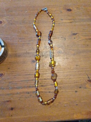Collar de cuentas color ámbar
