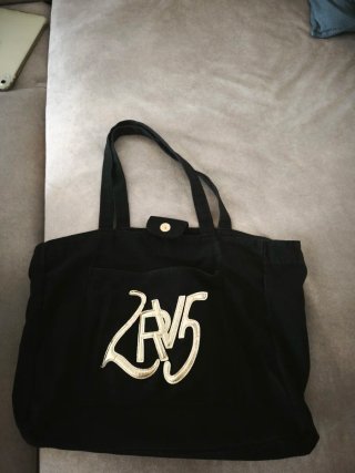 Bolso de tela negro con logo