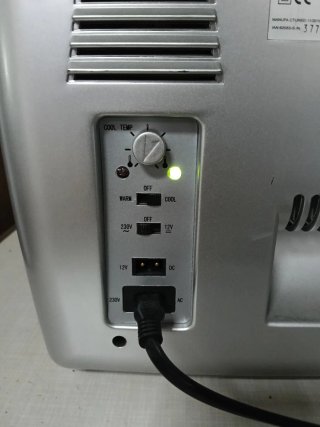 Mini nevera portátil plateada 220v y 12 v