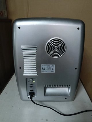 Mini nevera portátil plateada 220v y 12 v