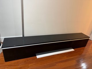 Recibidor flotante negro