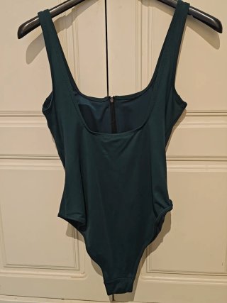 Bañador H&M verde con cremallera