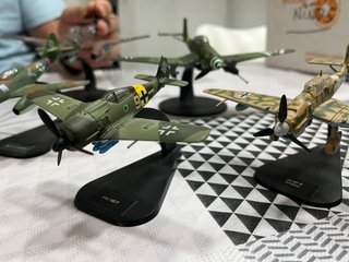 Pack Maquetas de aviones y tanques .