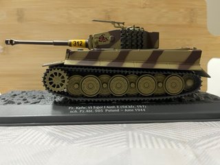 Pack Maquetas de aviones y tanques .